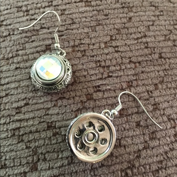 Earrings - Picture 3 of 8